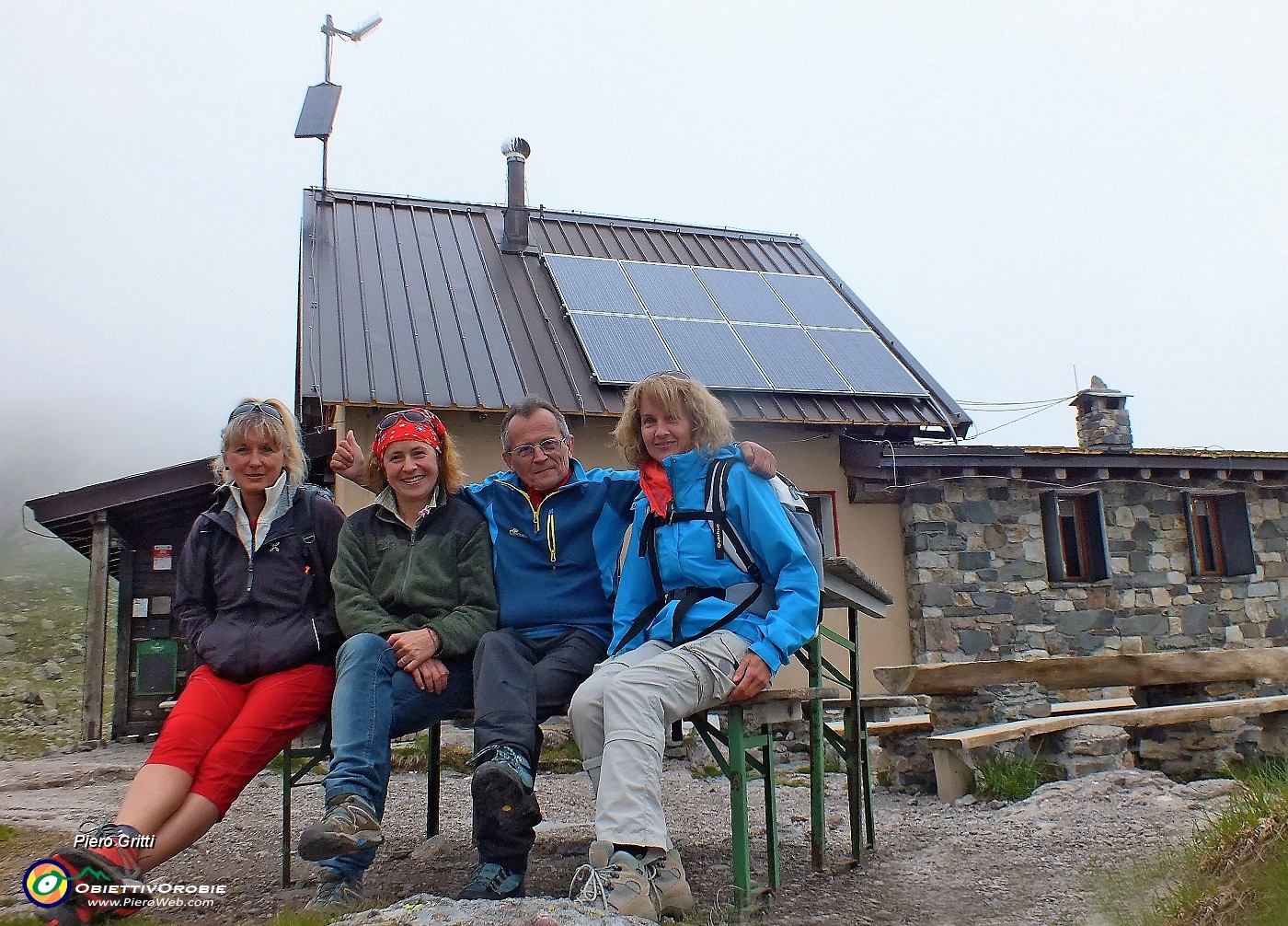 02 Con l'amica rifugista Elisa .JPG